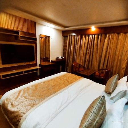 Hotel Lidder Palace Pahalgam Exterior photo