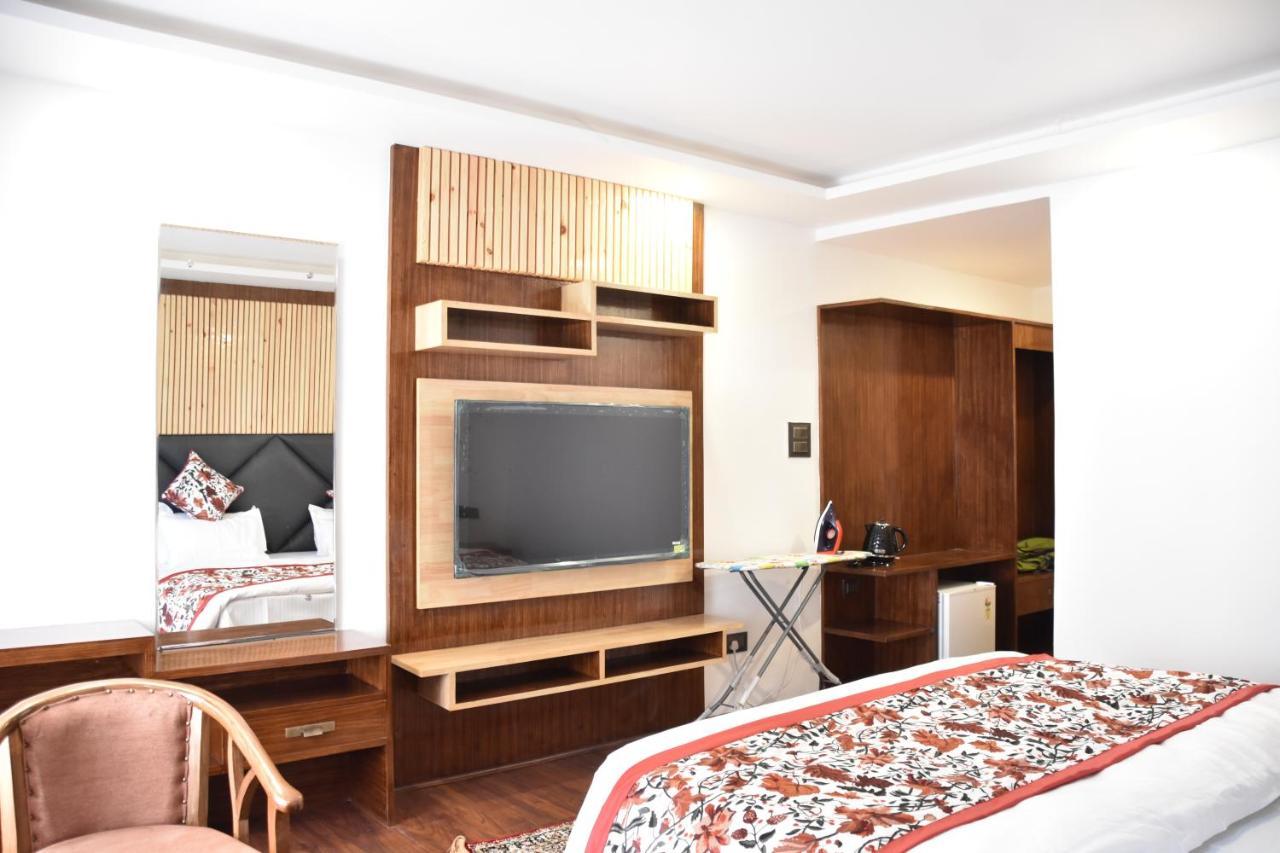 Hotel Lidder Palace Pahalgam Exterior photo