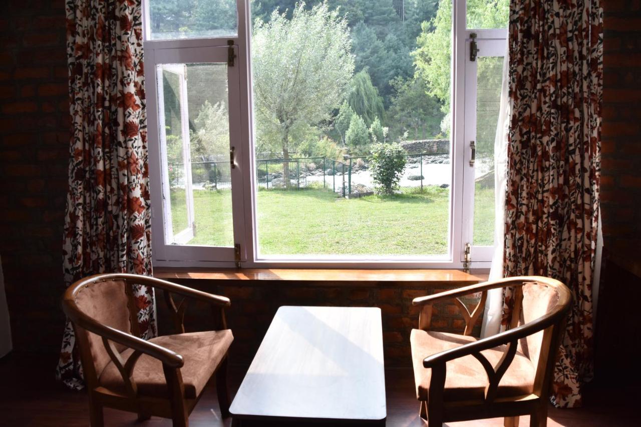 Hotel Lidder Palace Pahalgam Exterior photo