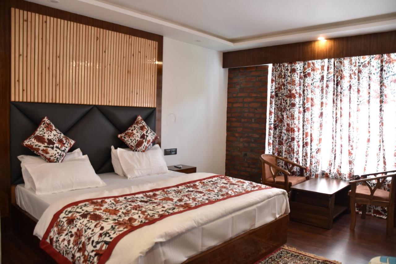Hotel Lidder Palace Pahalgam Exterior photo