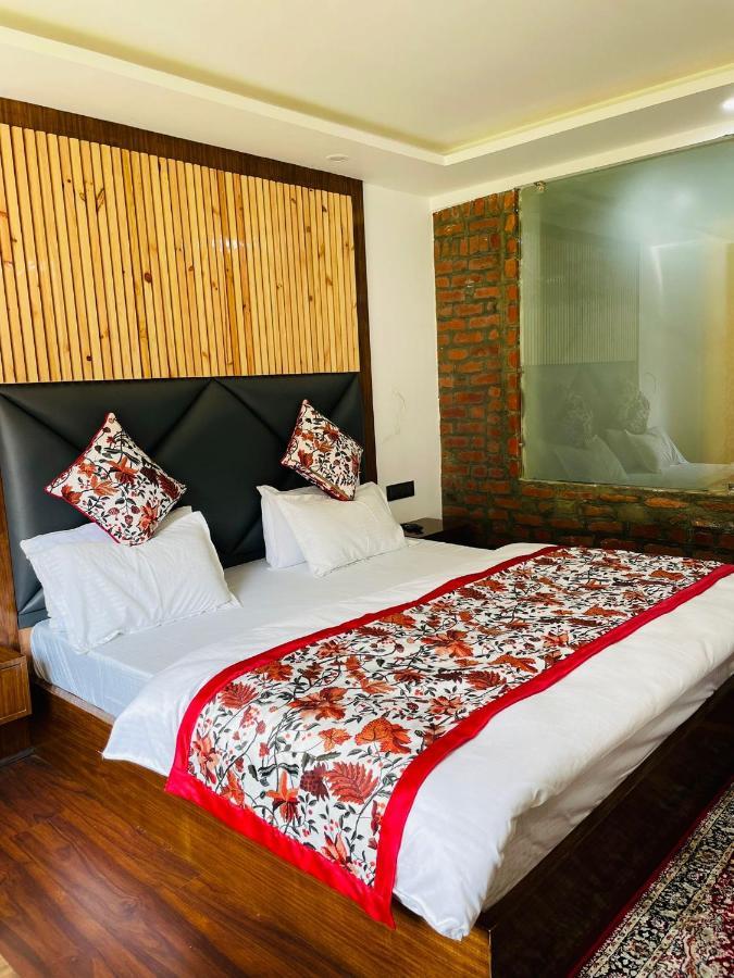 Hotel Lidder Palace Pahalgam Exterior photo