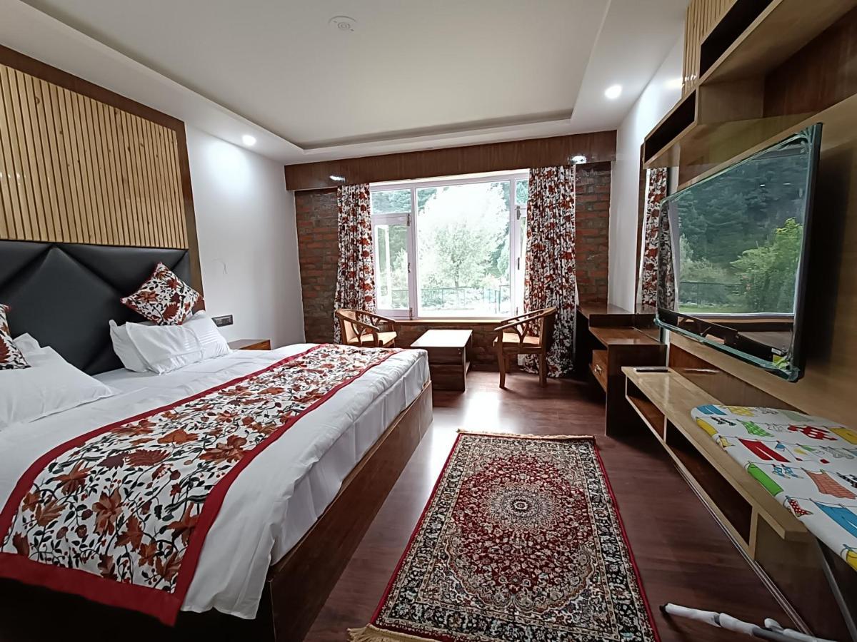 Hotel Lidder Palace Pahalgam Exterior photo