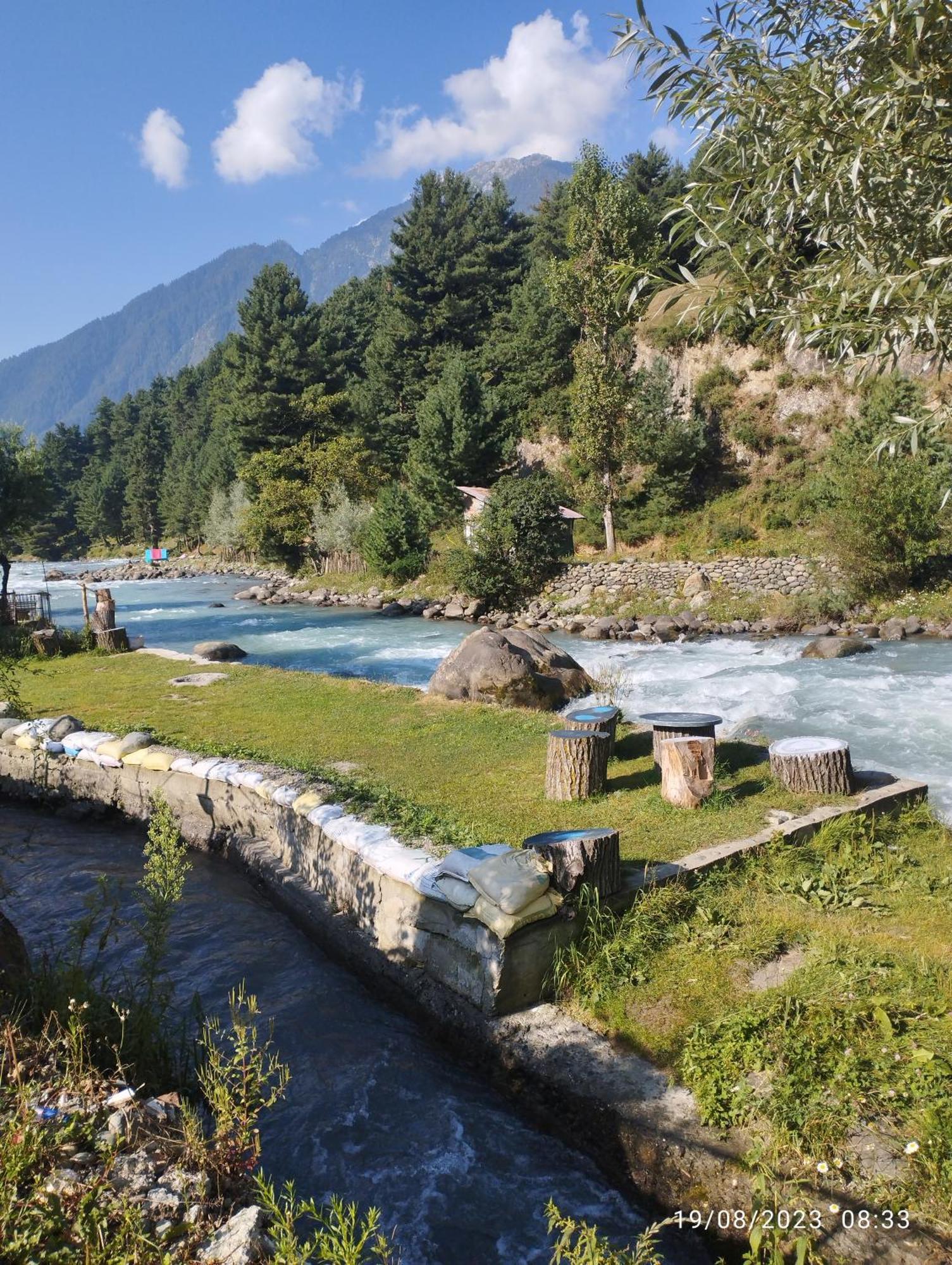 Hotel Lidder Palace Pahalgam Exterior photo